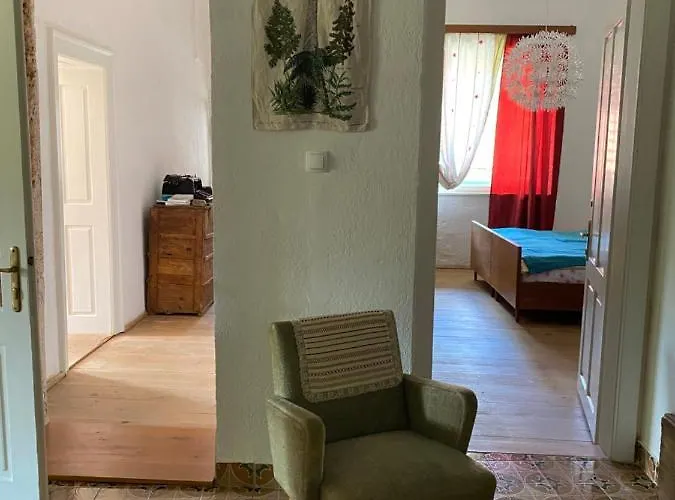 Hisa Velikanka_giantess Seoska kuća Kostel